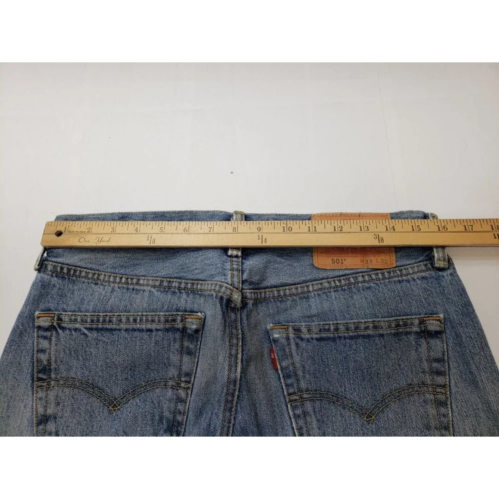 Levis 501 Mens Jeans Straight Leg Button Fly Light Wash Distressed Size 33x32 - Picture 9 of 10